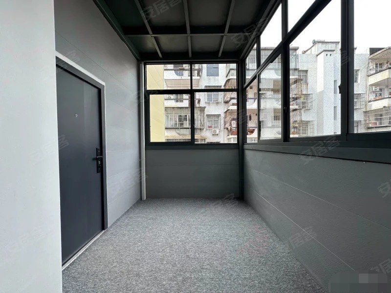 368，仙桃中学旁，复式楼，加装电梯小高层，好楼层，老证，大院子好停车，单价3300+，