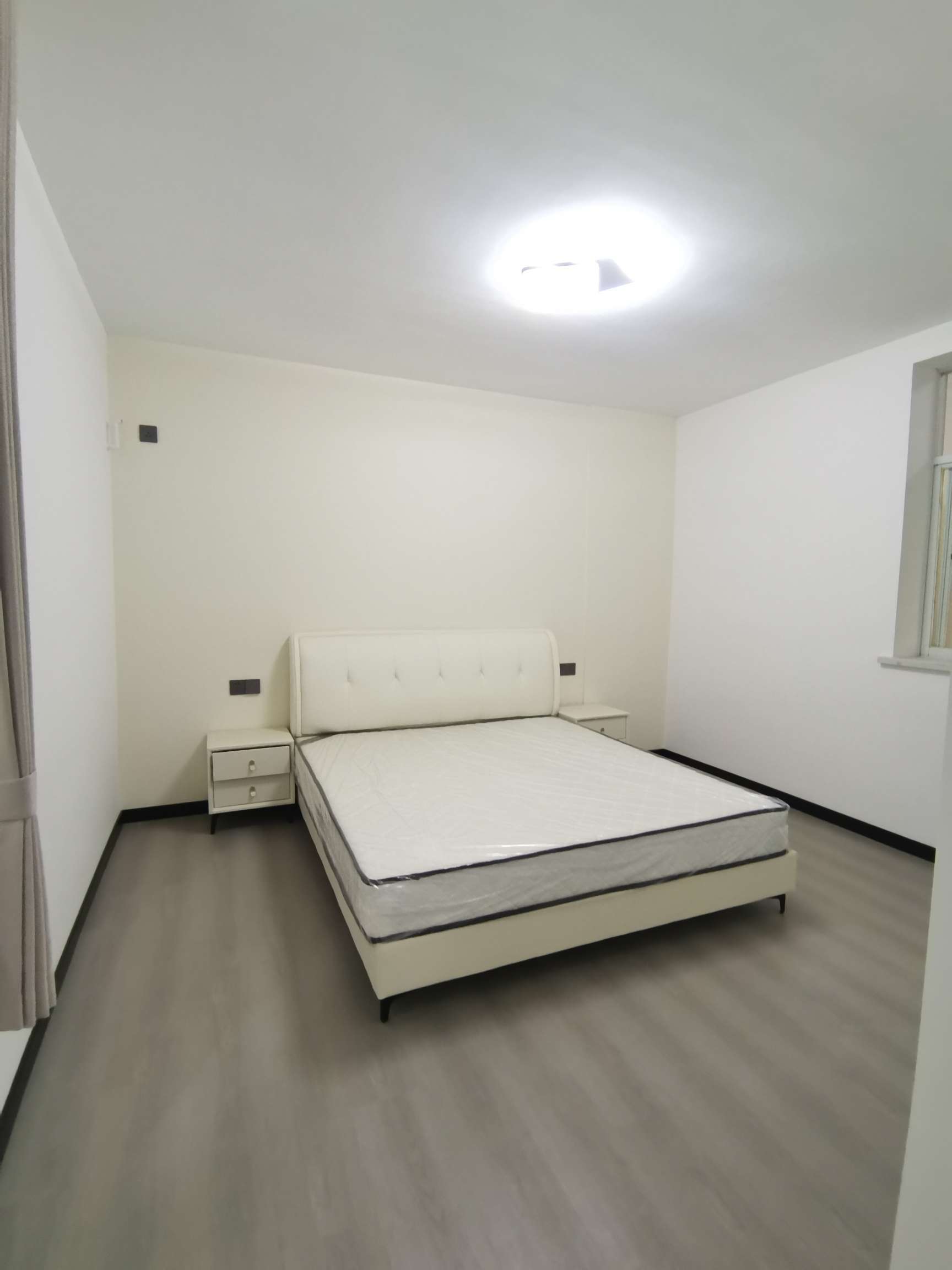 老城区楼盘全新装修拎包入住小三房