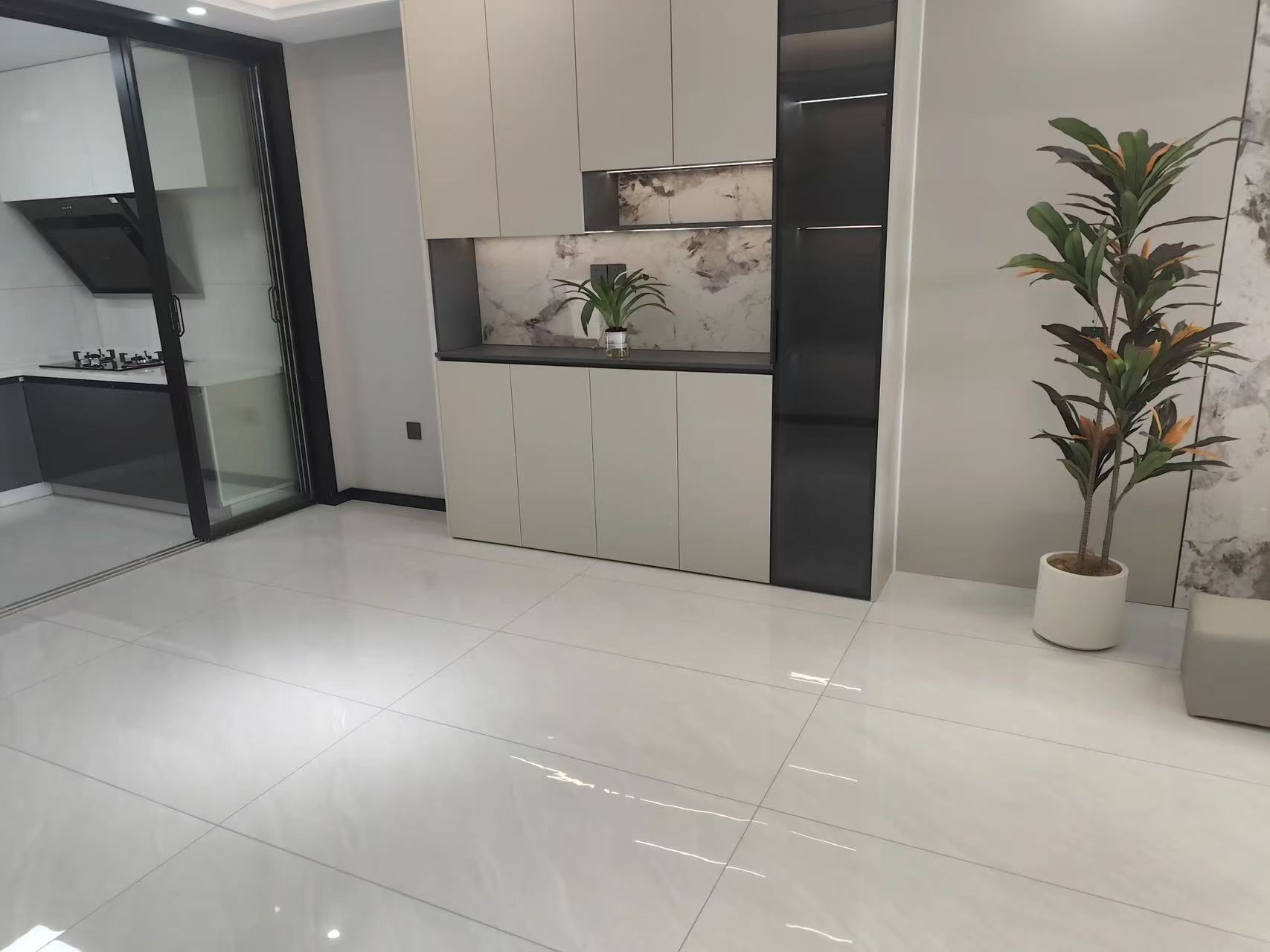 城南，新城1号五期，精装三房两卫，全新装修，好楼层，拎包入住