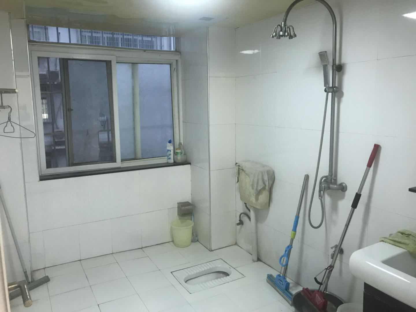 财政局安达小区大三房，送地下室