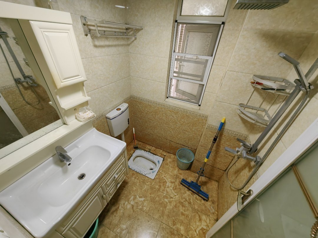 和合国际城4期精装修家具家电全配优价出租！