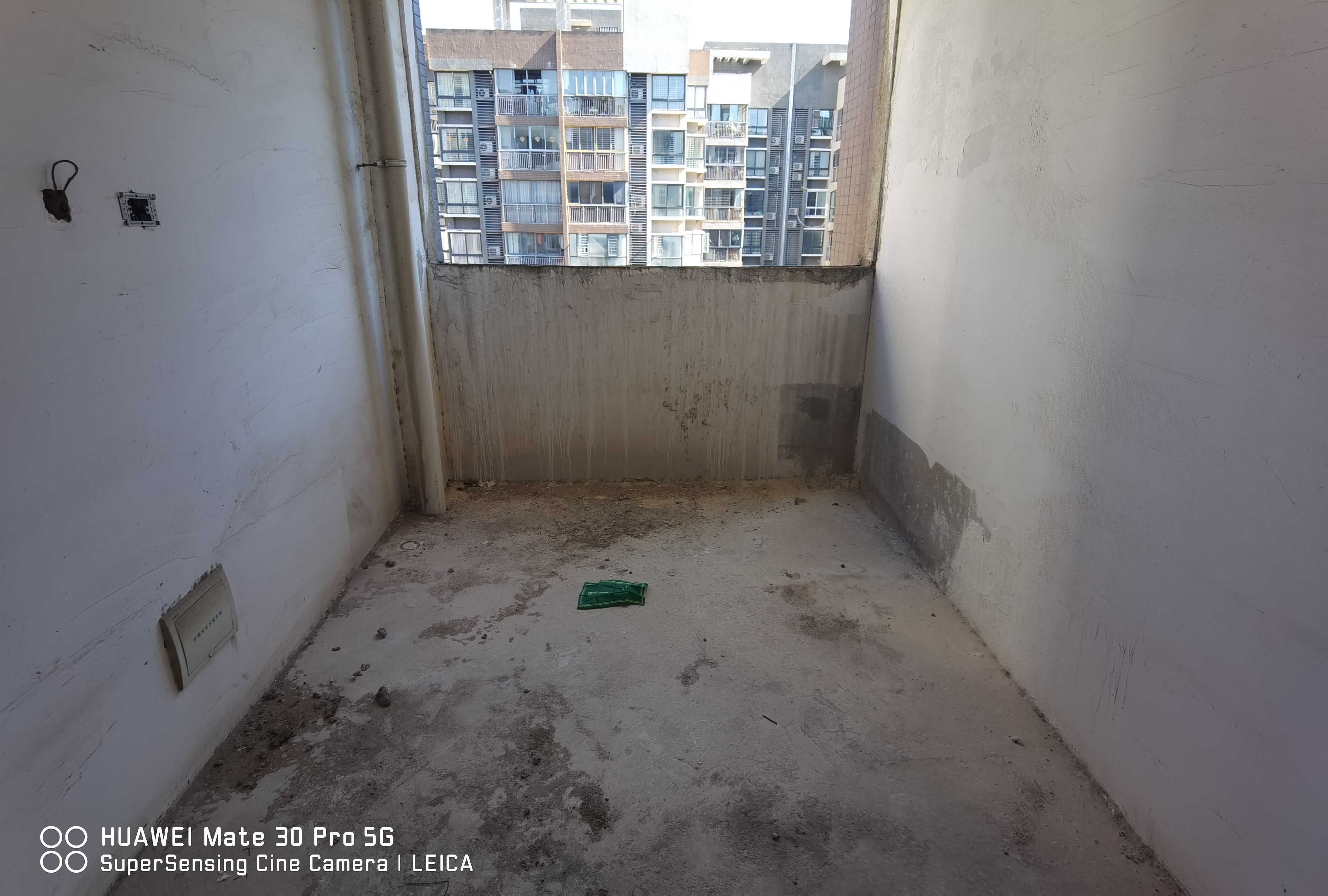 世纪雅园毛坯四房南北通透看房方便三开间朝南出行方便