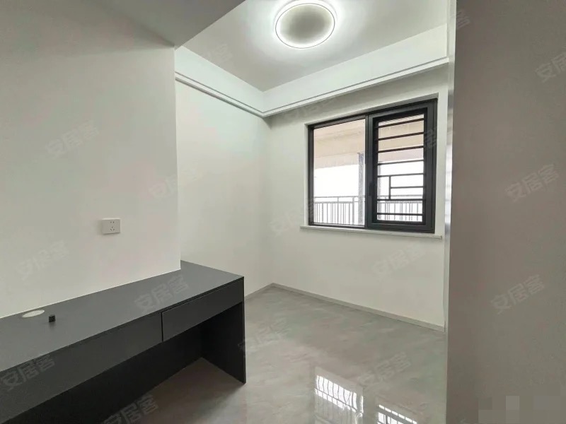 295，吾悦旁，蓝天花园，全新精装修，三房两卫，中间好楼层，全屋中央空调，兔宝宝板材