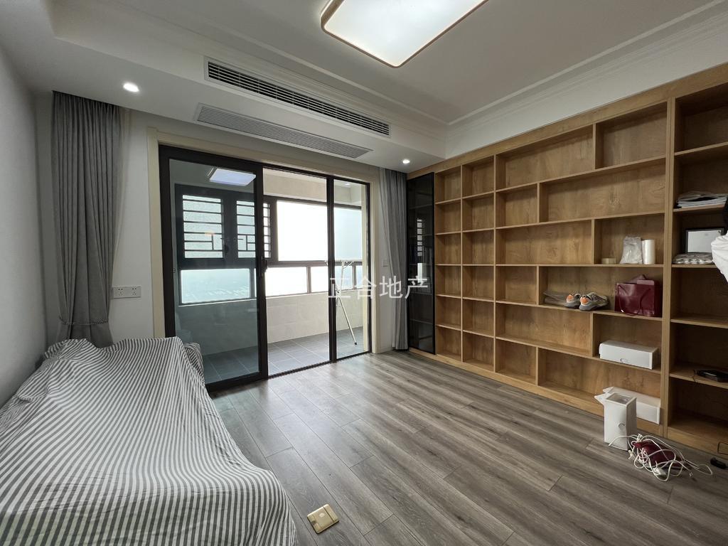 绿地华庭香格里拉精装三房二卫 好楼层 全天采光