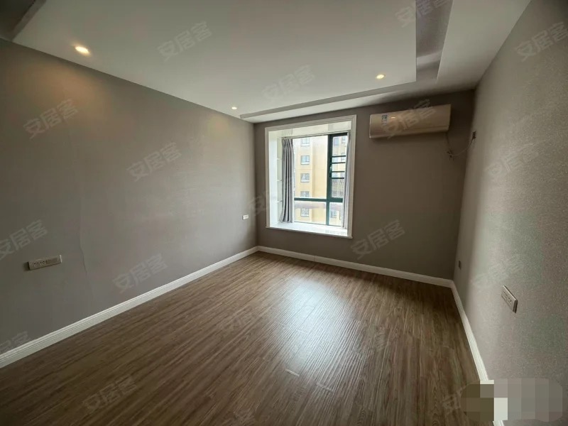 捡漏，城南，新城壹号五期，沔阳公园旁，精装三房两卫，性价比高