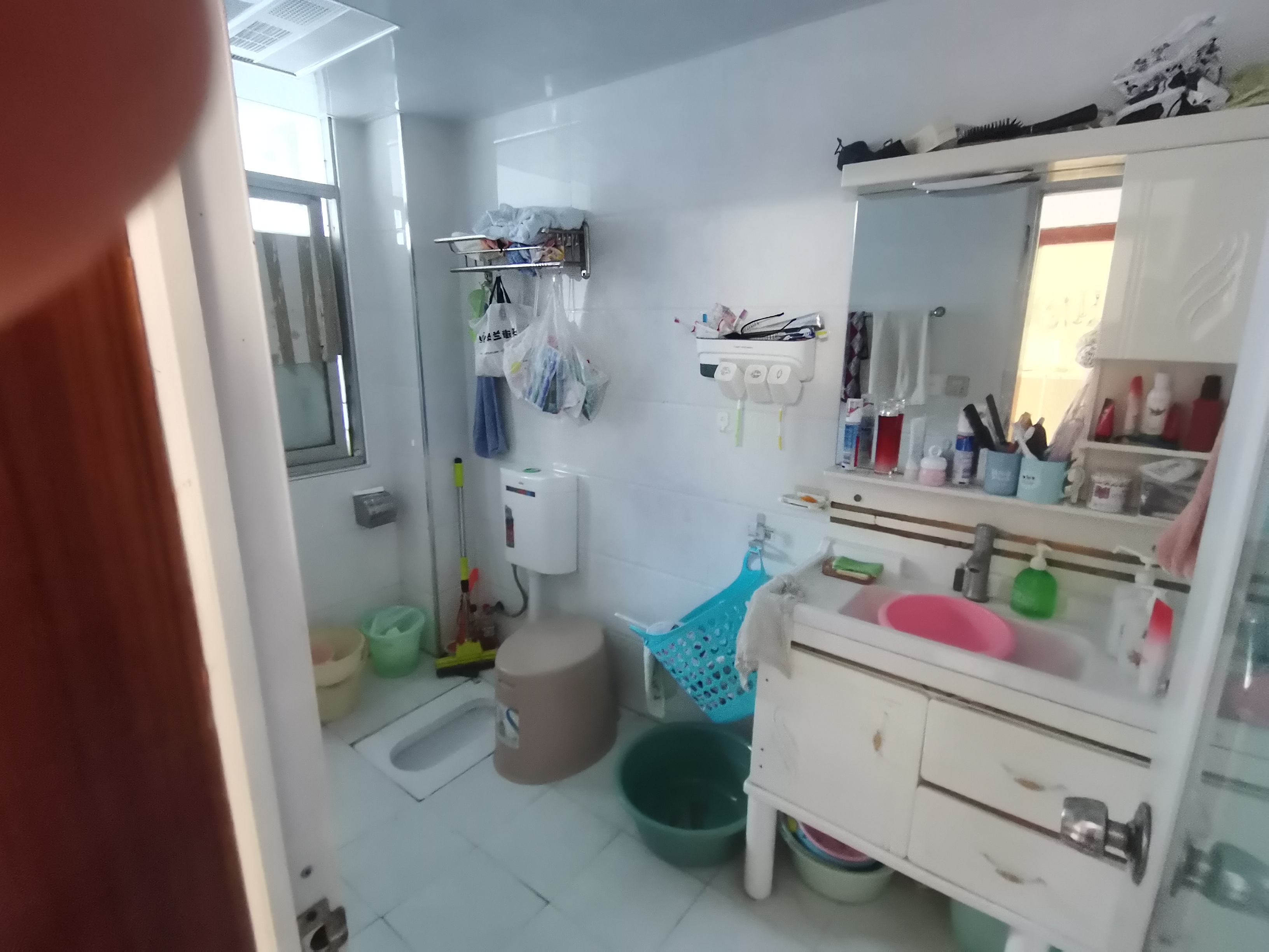 商城旁一招宿舍.出门就是學笑.证件在手满二.看房方便