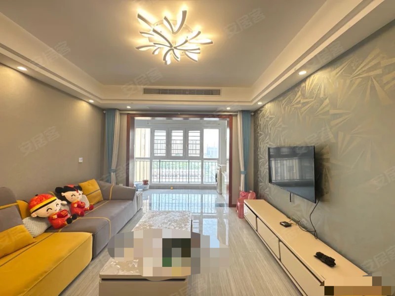 99，房东急卖，元泰精装三房，中间楼层，楼下商圈成熟，楼下就是三中，证满二