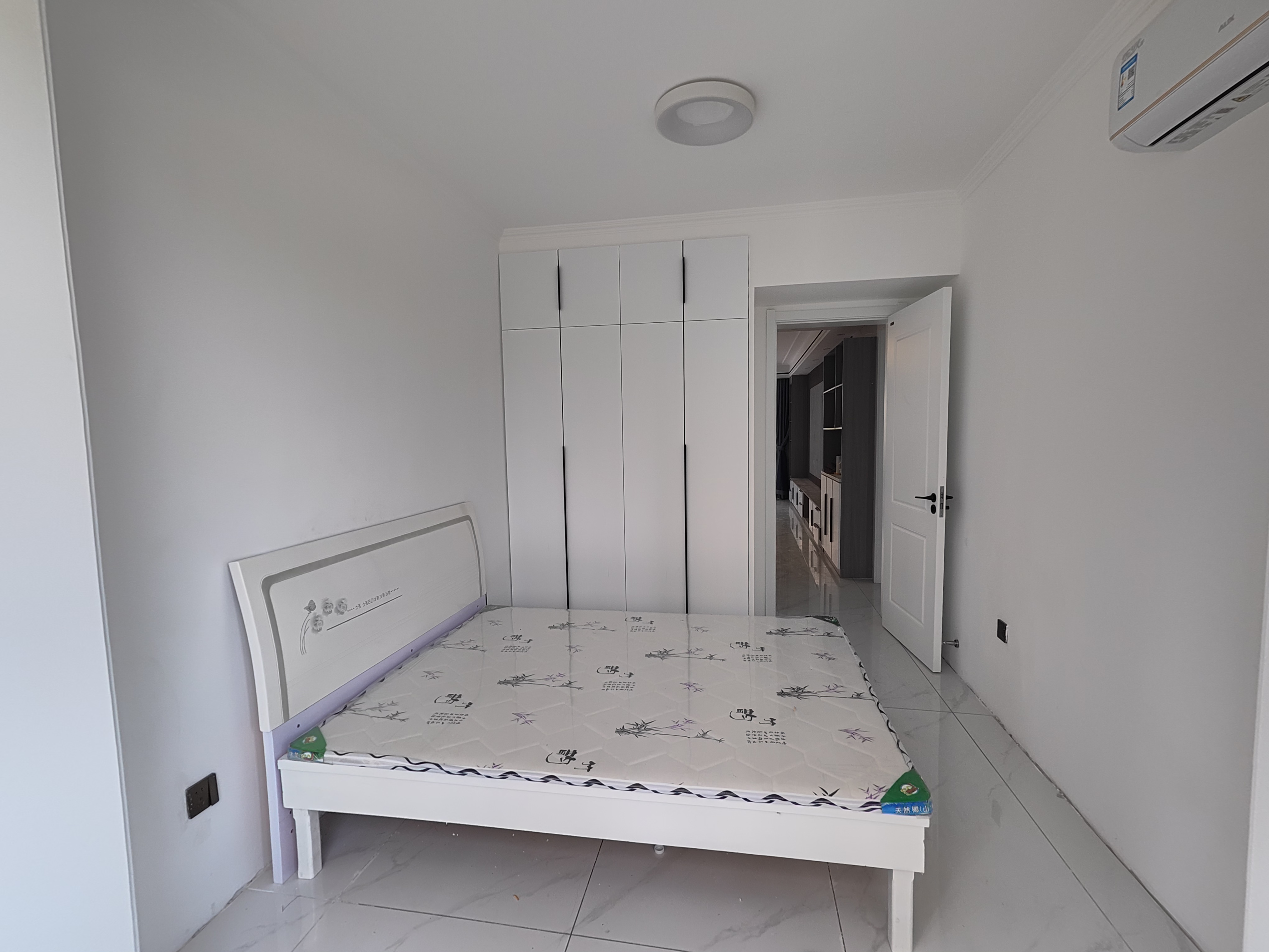 荣怀装修很漂亮的房子，三房两厅两卫，适合一大家子人居住，优质的教学环境成就一批又一批人才