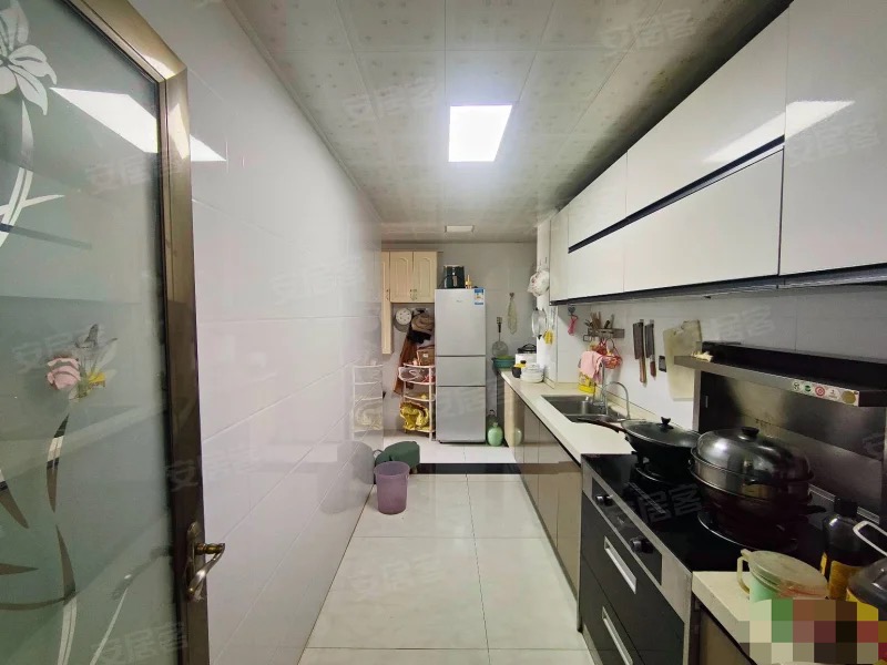 捡漏，城南，新城壹号四期，湖景房，单价4900，精装3房2卫，老证，电梯中间楼层