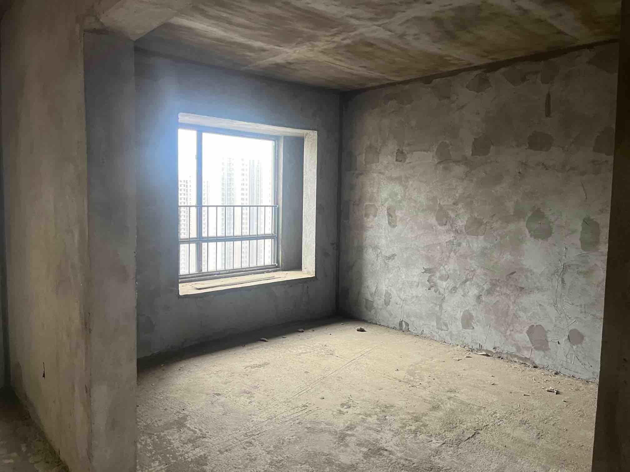 沔阳公馆3室2厅2卫全新毛坯房证件满2年了，59万优价出售