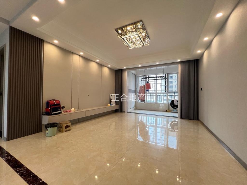 新三中旁，元泰未来城，精装三房 ，中高楼层，南北通透，成色新，拎包入住