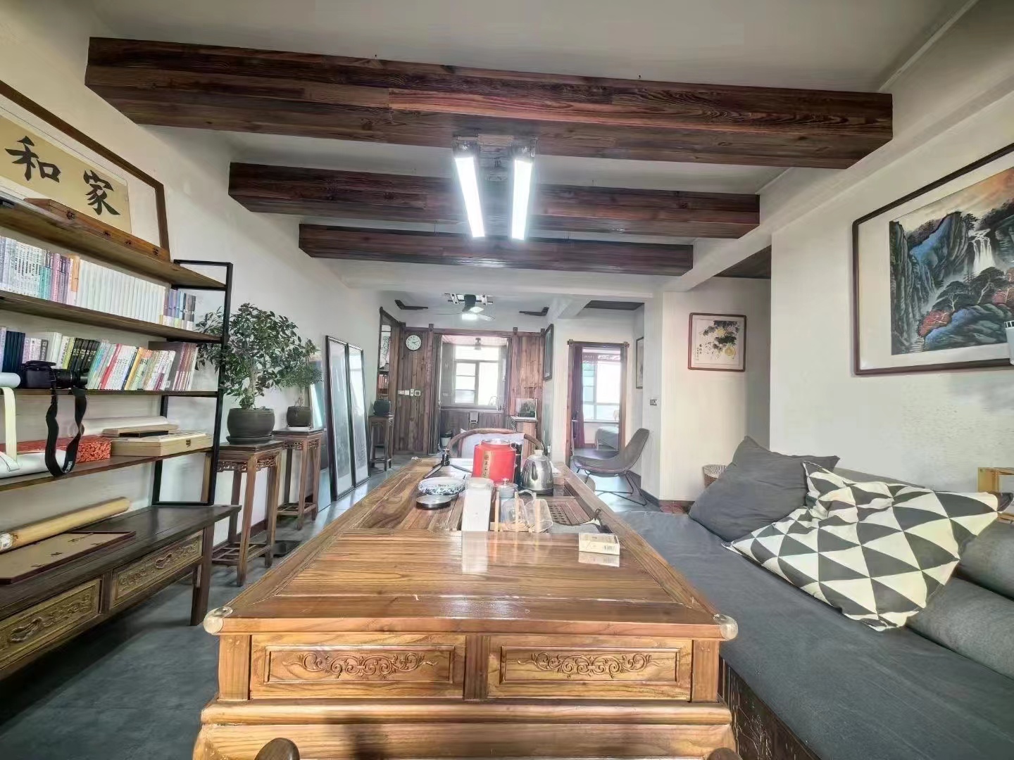 35，业主亏本出，全屋实木装修，单价4900，精装三房，懂的来