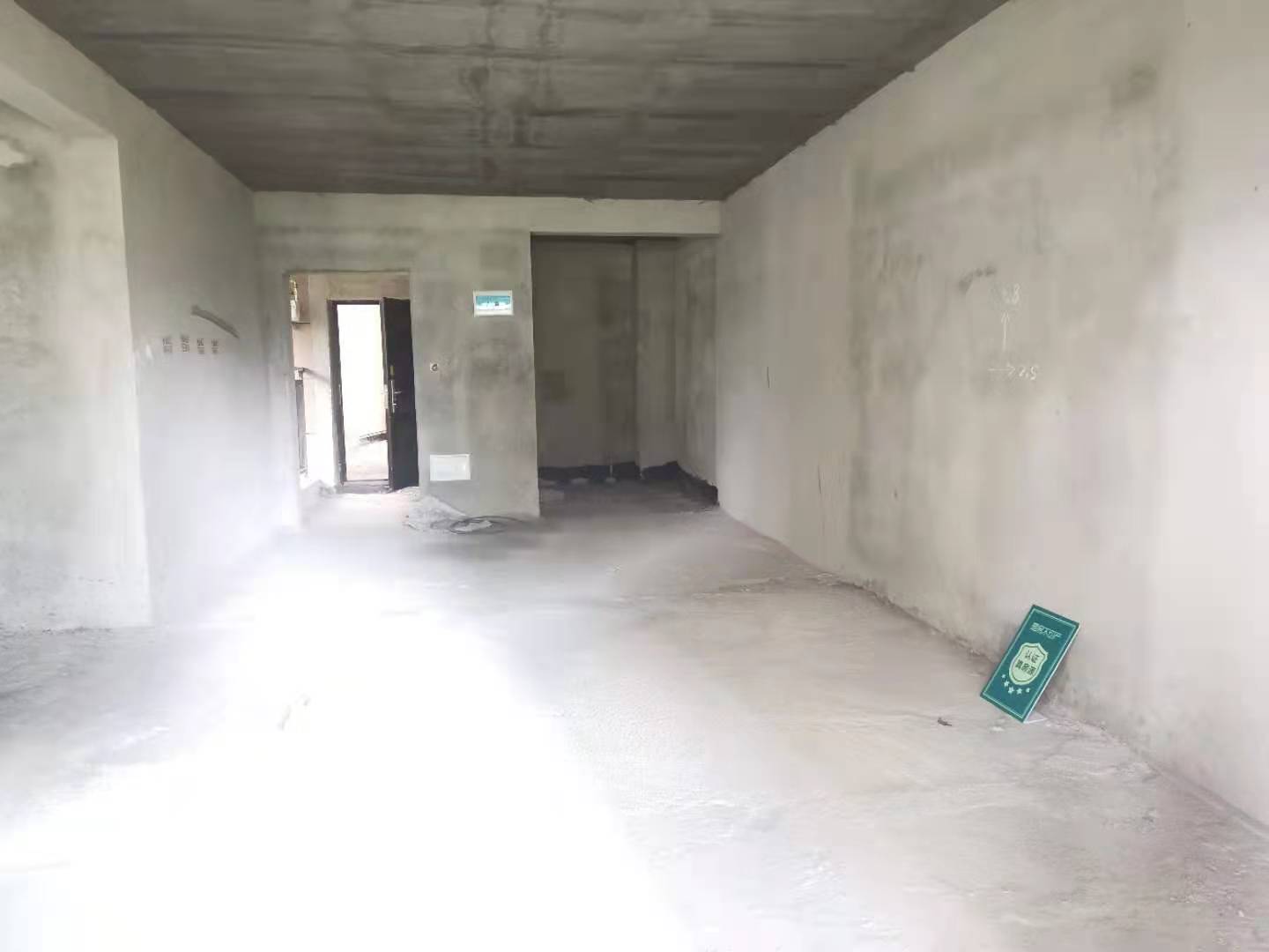 沔阳清华园114平毛坯三房两卫，新二中旁小区环境好！