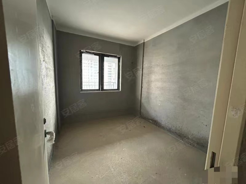 诚心出售，森林国际北苑，单价5700，电梯12楼，毛坯大三房，