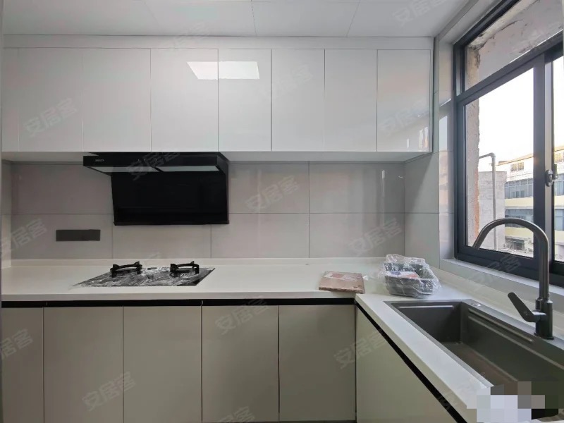 283，环球大新路xiao学旁，步梯三楼，精装3室2厅2卫，成色新，捡漏