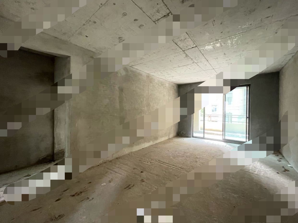 香格里拉，电梯洋房，上下两层接近200平，复式楼+超大院子+大露台+车库，