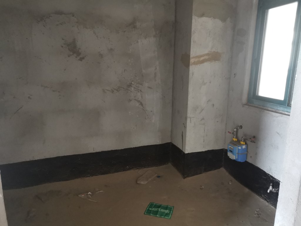 时代广场，新车站对面，毛坯大三房，送入户花园，高楼层，采光视野好，看房方便