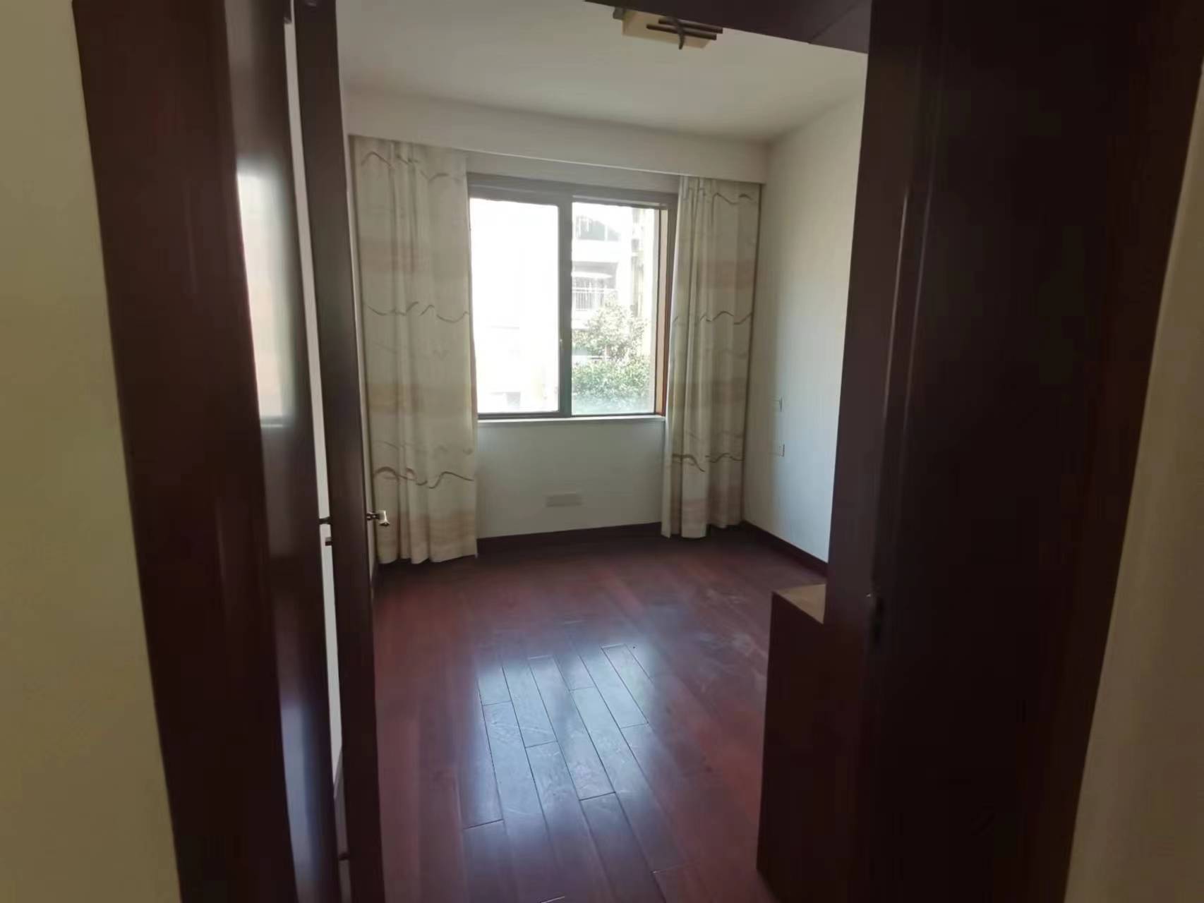 绿地华庭.步梯三房.证件满二.看房方便