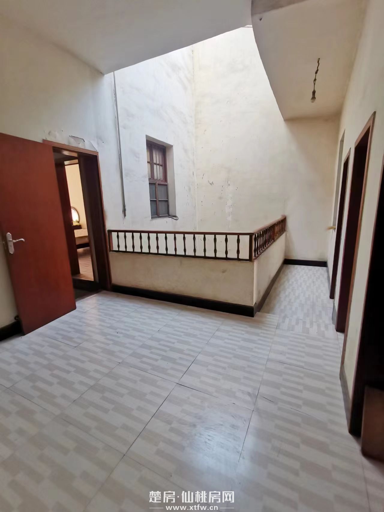 钱沟新华书业上坡高桥架旁好门面出租