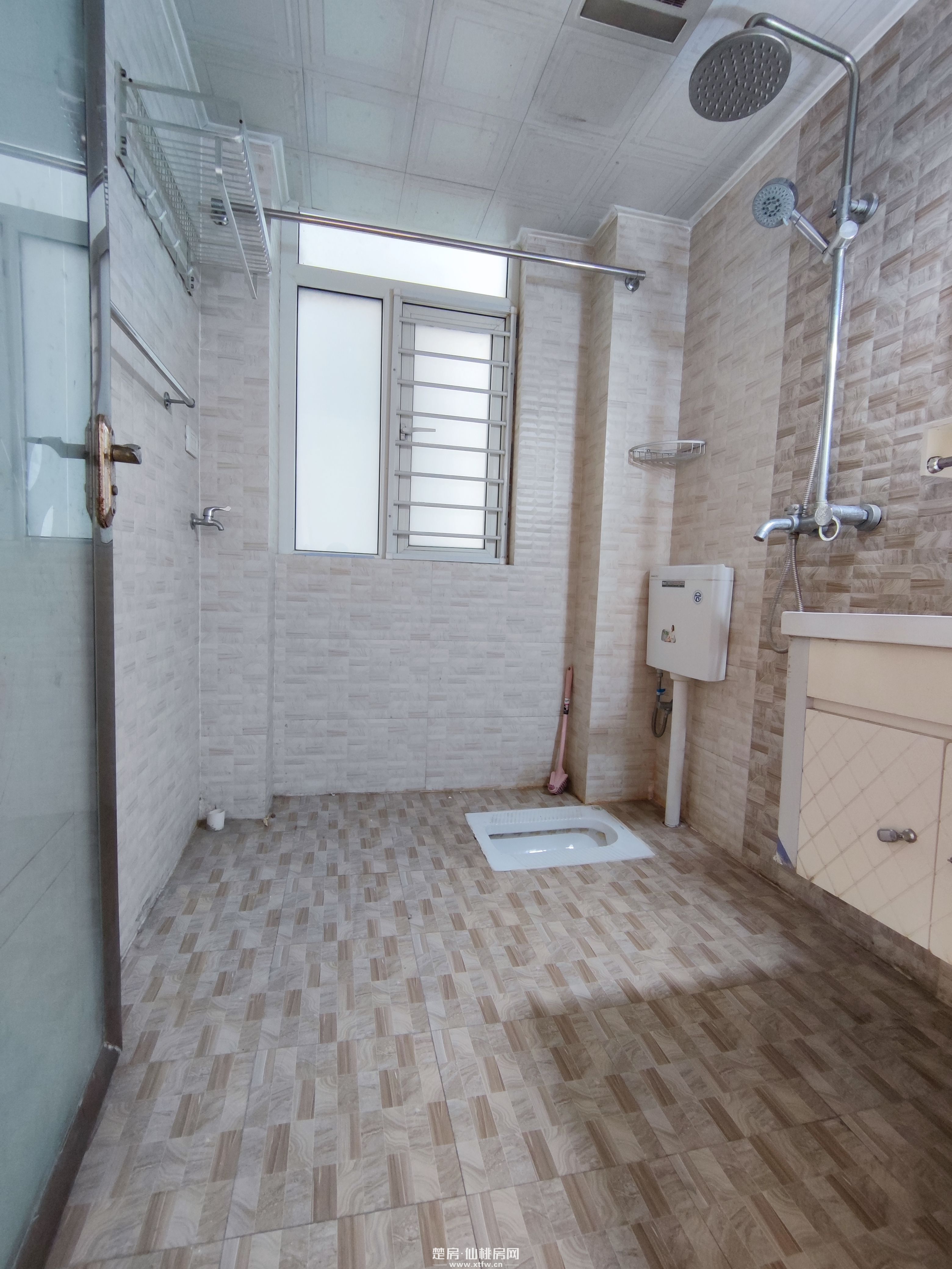 翰墨苑（仙桃一中斜对面）