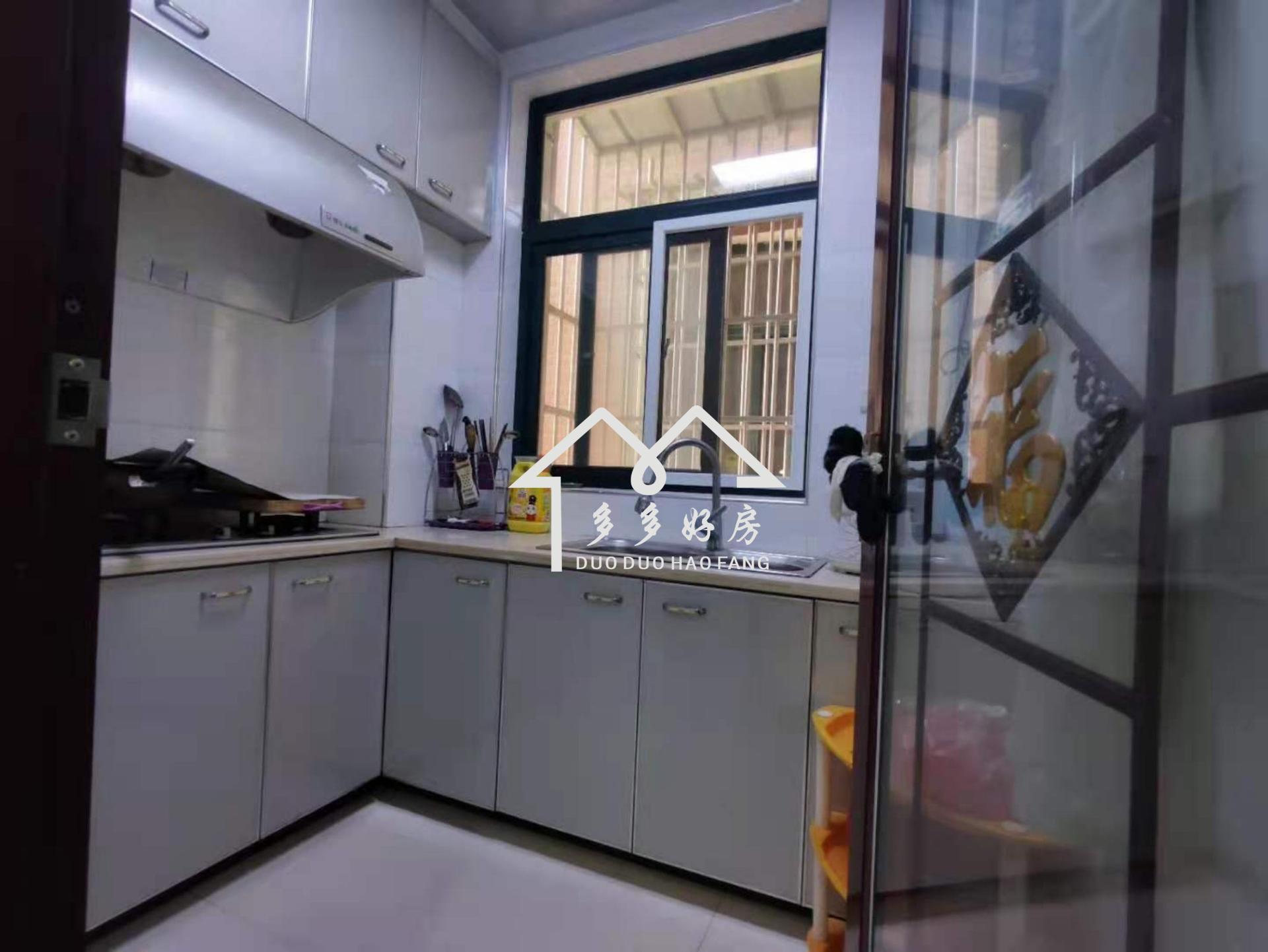 笆篓湾金居3室2厅1卫103平精装修家具家电全送53.8万优价出售