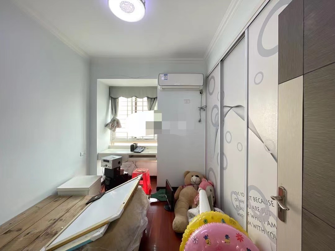 又降价了，房东急售，漫城林语，一中对面，边户，单价4500，好楼层，精装三房，看中了可谈