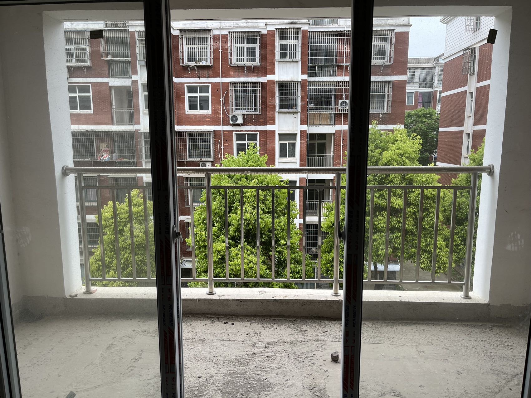 诚售和平社区120毛坯，中介也可