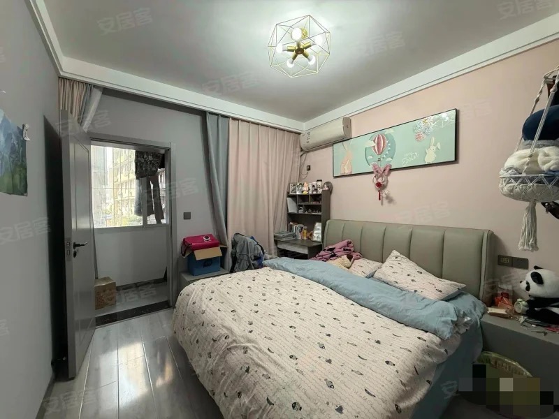 345，商城旁，交通路菜场附近，步梯二楼，精装三房，成色新，老证