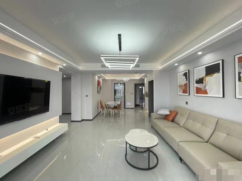 降价了，房东急售，城南福星城，全新装修。电梯中层，送30平大阳台，南北通透