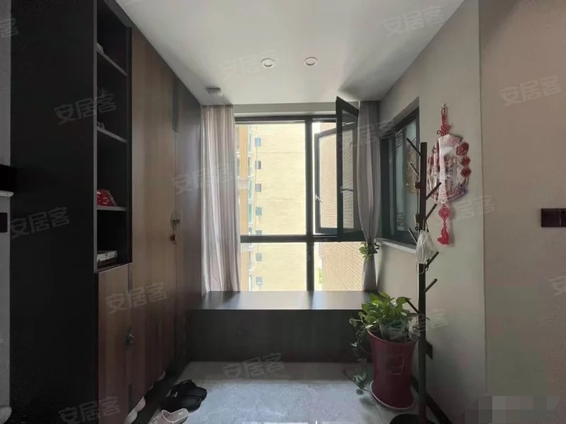 ？急售，城南，新城壹号5期，精装三房两卫，电梯好楼层，证满二，诚心出售