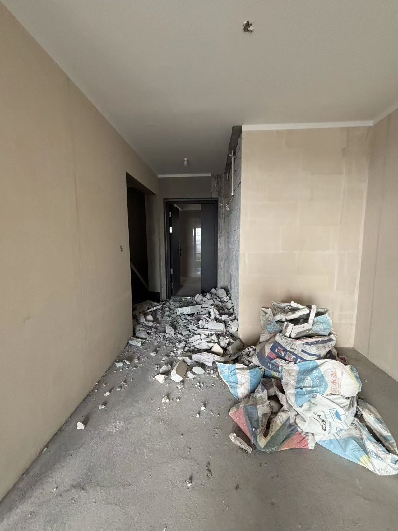 降价了，捡漏，吾悦广场，毛坯3房2卫，好楼层，价钱还可以谈