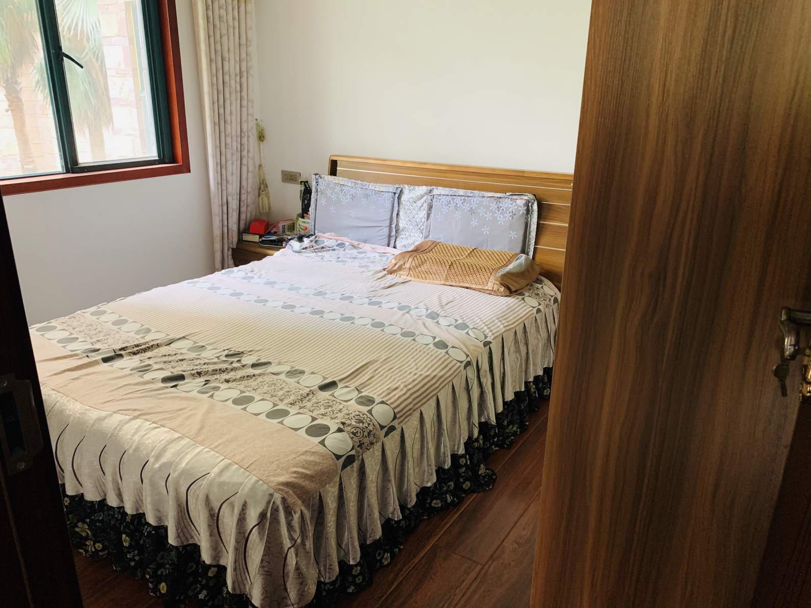 新城一号精装三房，120平，92万，满2