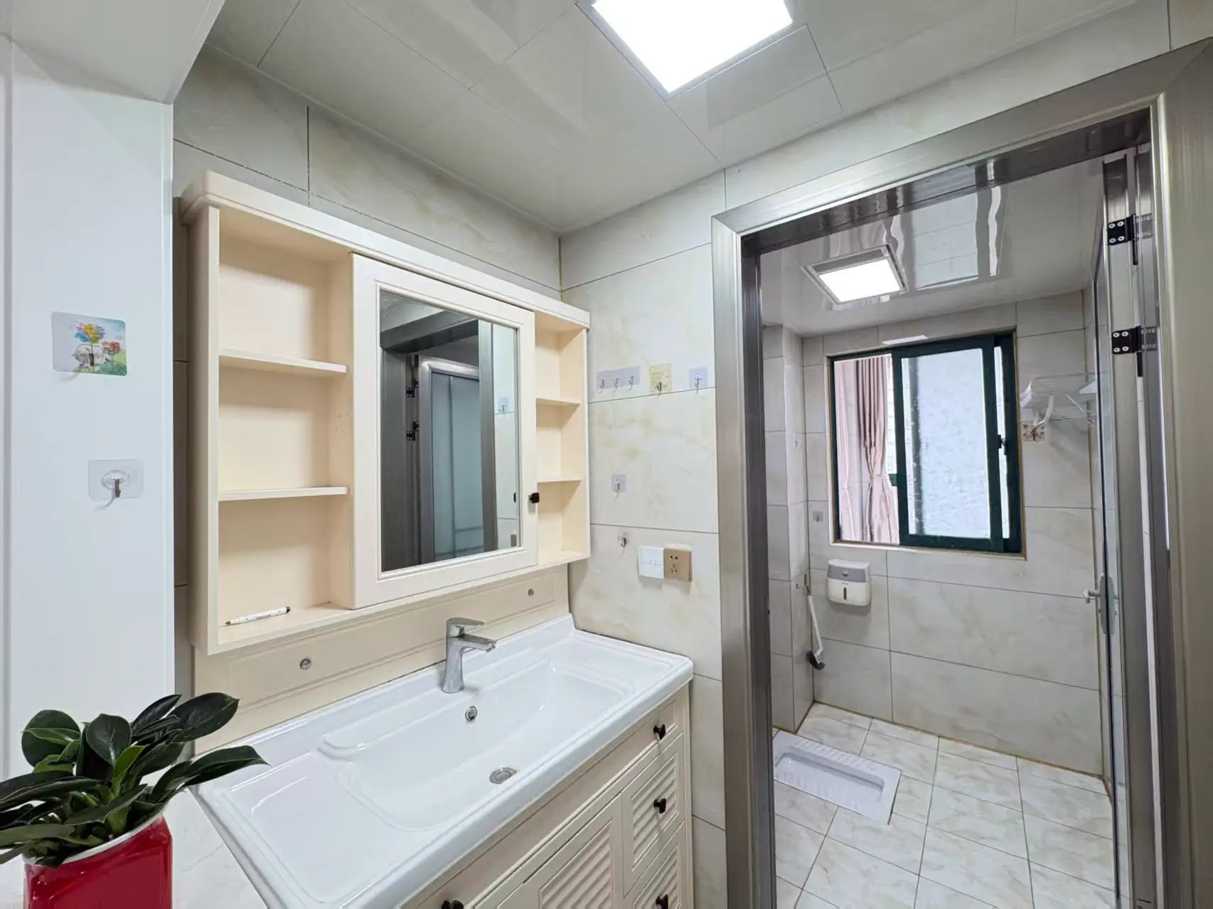 亏本，诚心出售，新城壹号五期，精装三房，南北通透，证满二