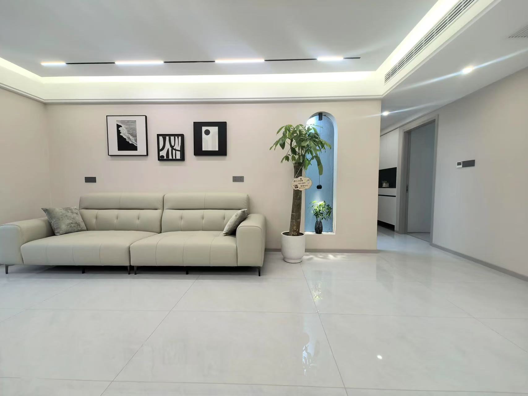 商城旁，三合鑫城，电梯精装3房两卫，全新装修，拎包入住，老证，