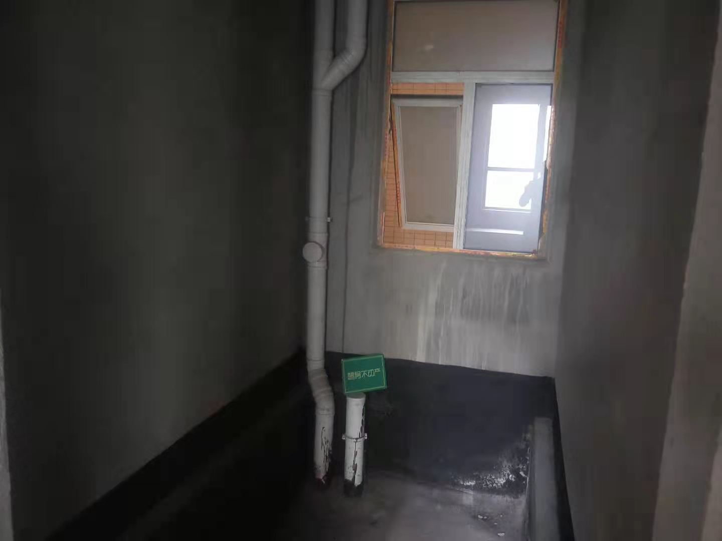 城南领秀城毛坯大三房平地大阳台户型方正房东诚意出售