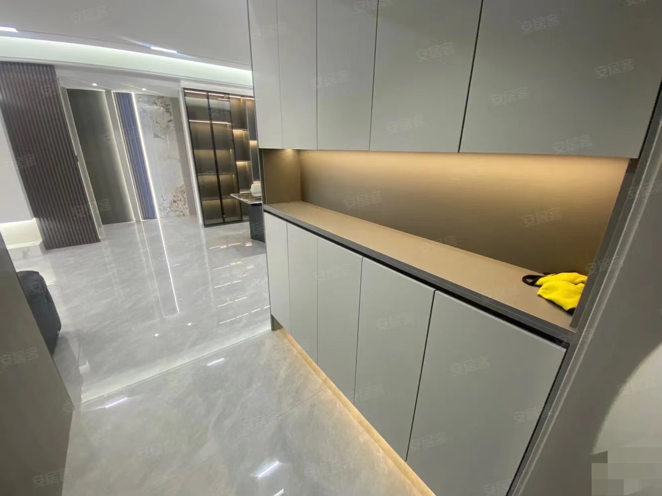 11，业主诚心出售，城南御台公馆，精装边户三房，全新装修，证满二，电梯好楼层