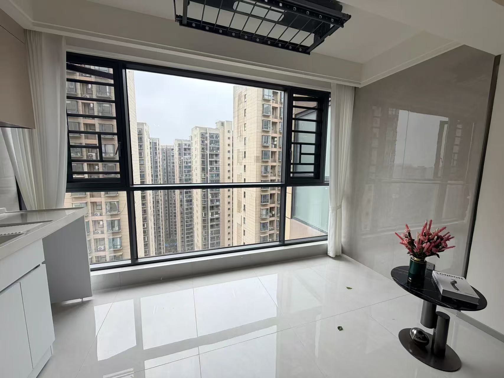 ​城‮吾，南‬悦‮场广‬旁，元泰c区，​精‮四装‬房，单价5300+，业主‮心诚‬出售，证‬满二