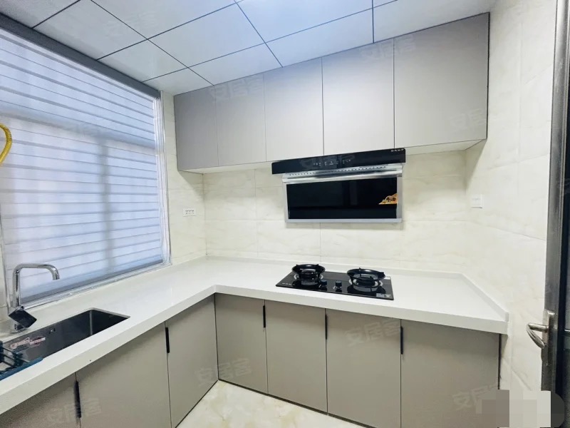 174，仙桃大洪小区，步梯三楼，全新装修。精装三房，采光好，拎包入住