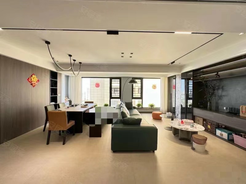 绿地香格里拉，豪装四房，证满二，全屋地暖，大客厅，中央空调