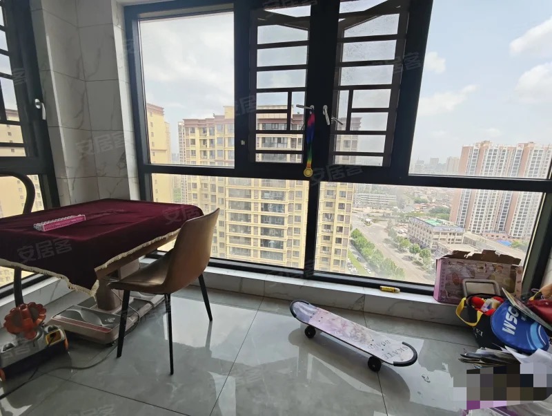 城南，领秀城，精装三房两卫，边户，9.9成新，单价6千多，性价比高