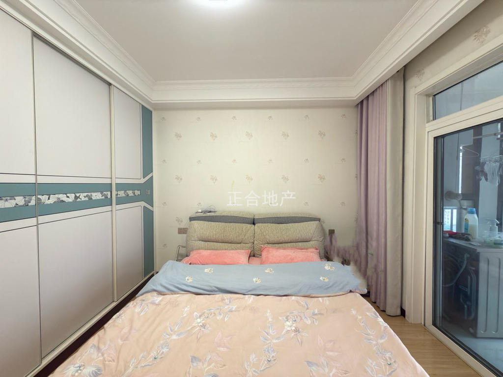 捡漏，业主诚心出售，森林国际，精装三房双书包，双湖景房。​电梯好楼层