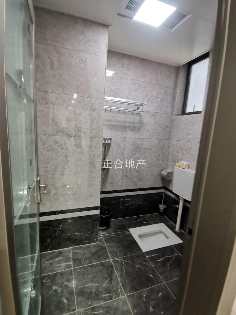 哇塞！装修卖毛坯价！业主诚心卖！电话看房！