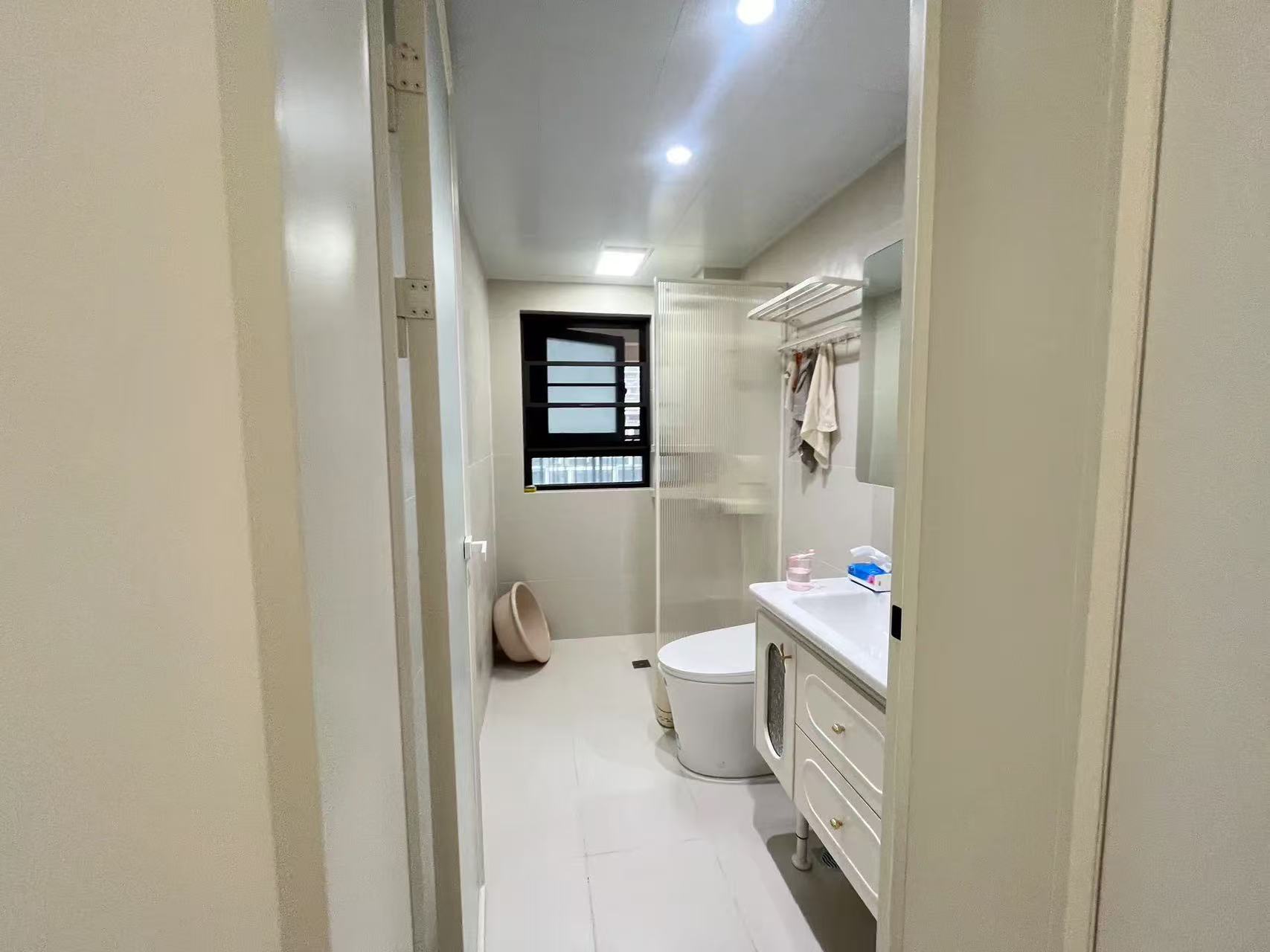 城南，吾悦广场，现房，全新装修，好楼层，精装3房，大阳台