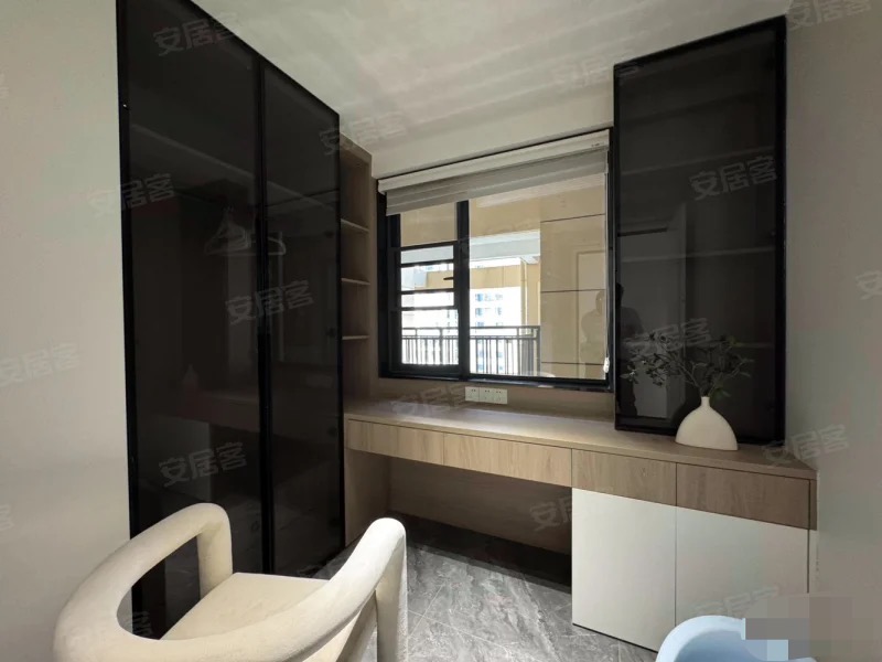 城南，森林国际翡冷翠，电梯好楼层，精装三房两卫，二中二小旁，全屋品牌家私家电。拎包入住