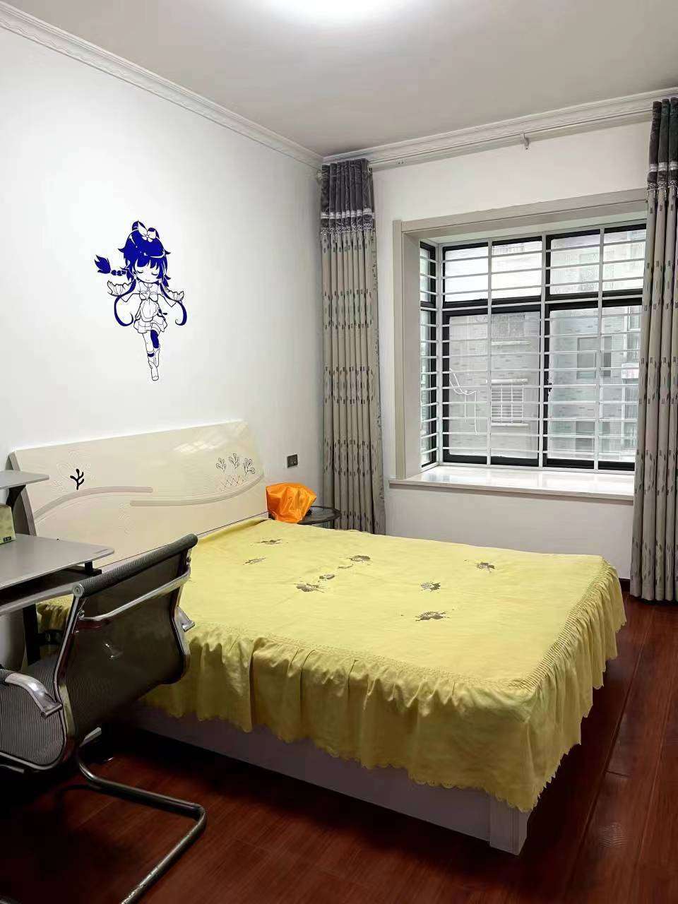 亏本急售，电梯大三房，精装，南北通透，证满二