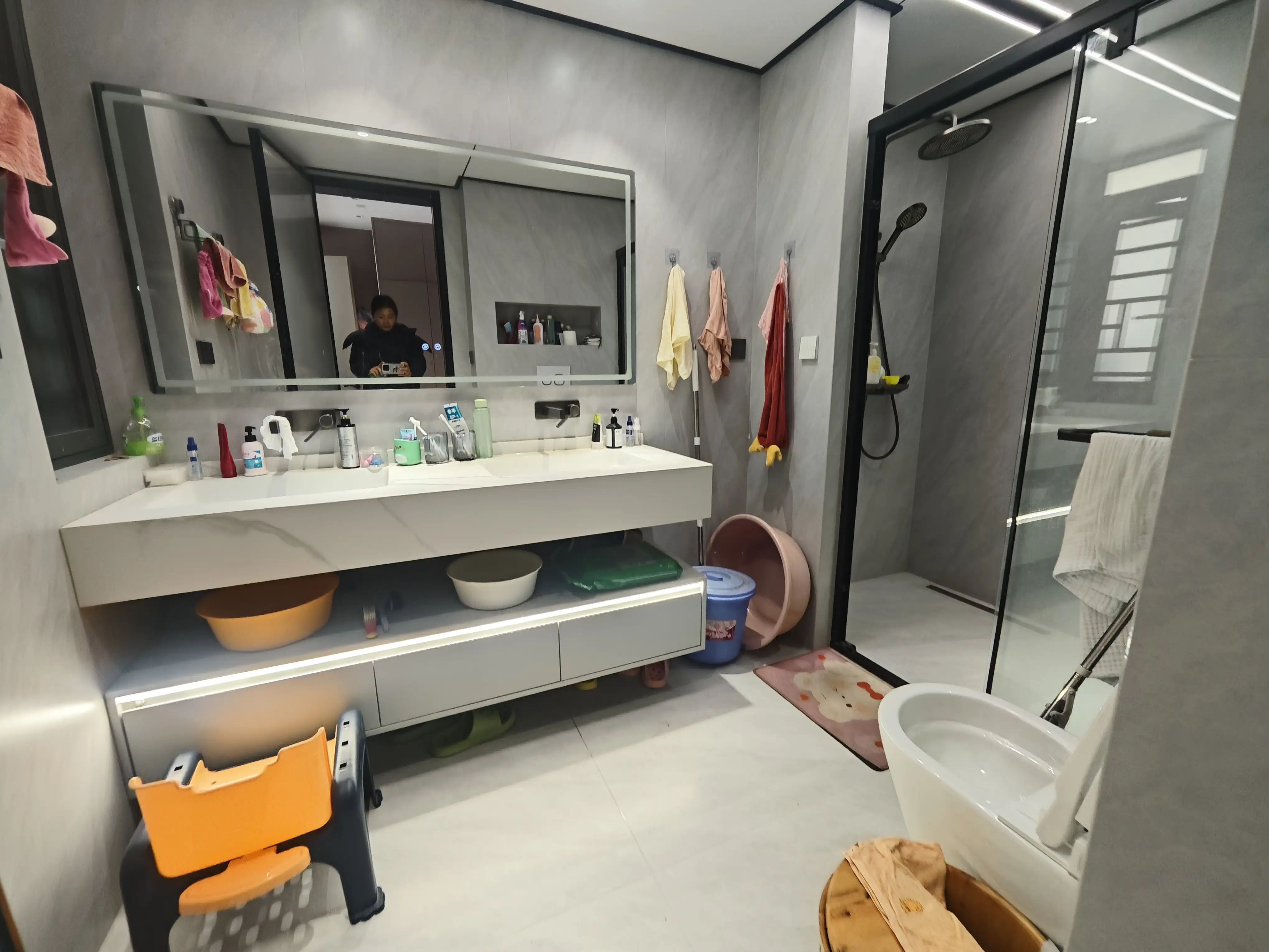 城南，一梯一户大平层，东边户，精装四房，成色新，好楼层，证满二