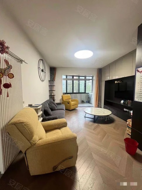 235，德政园 ，全屋暖气片，步梯天花板， 全屋品牌家电家私 ， 有院子停车，老证