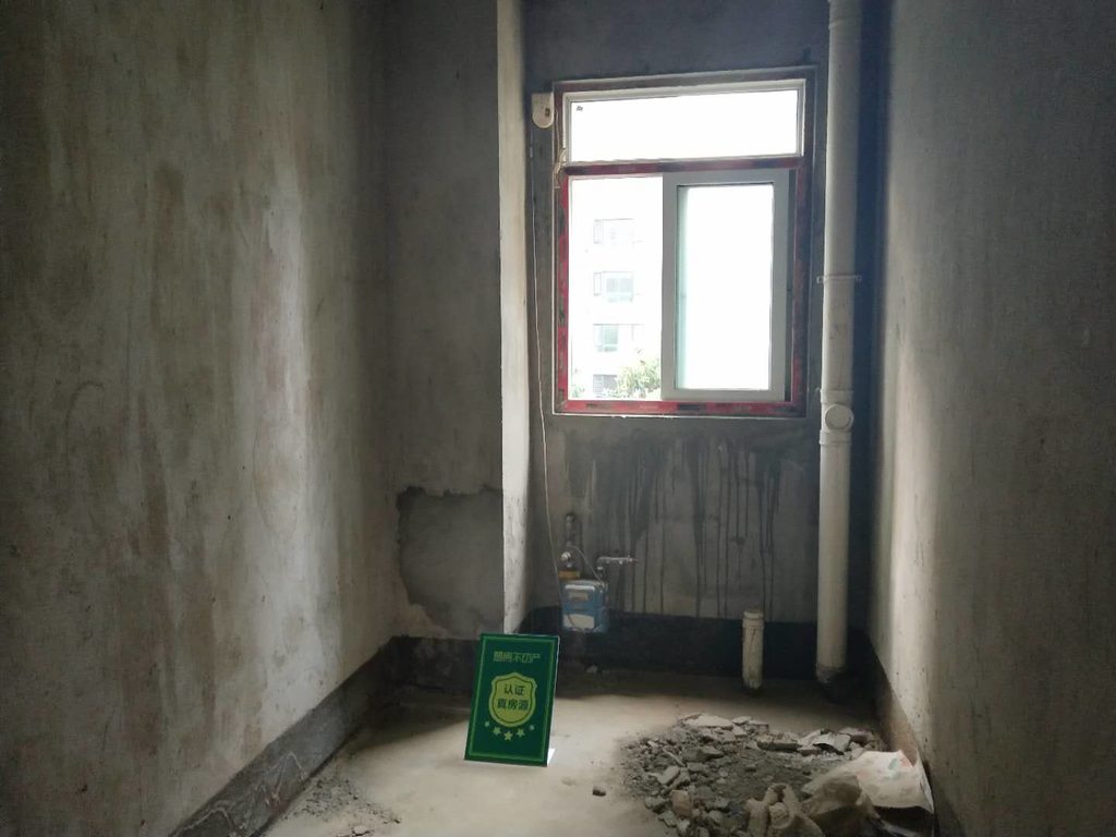 和合国际.毛坯三房带露台.证件满二.看房方便