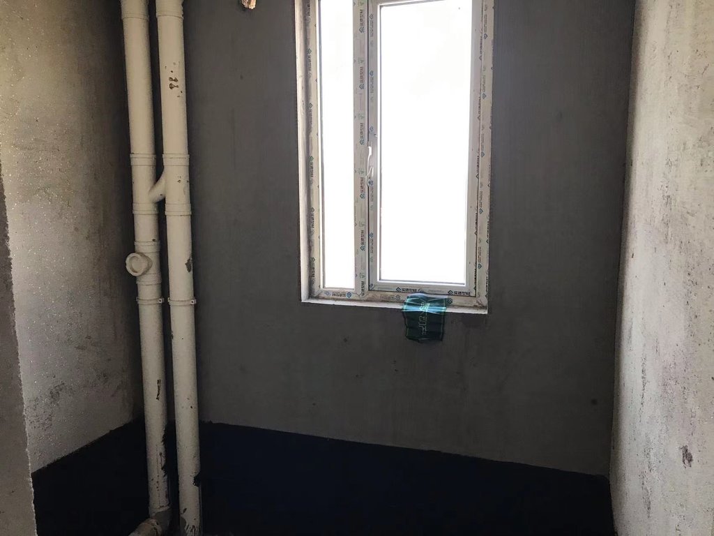 城南，南国明珠，毛坯三房，南北通透，诚心出售