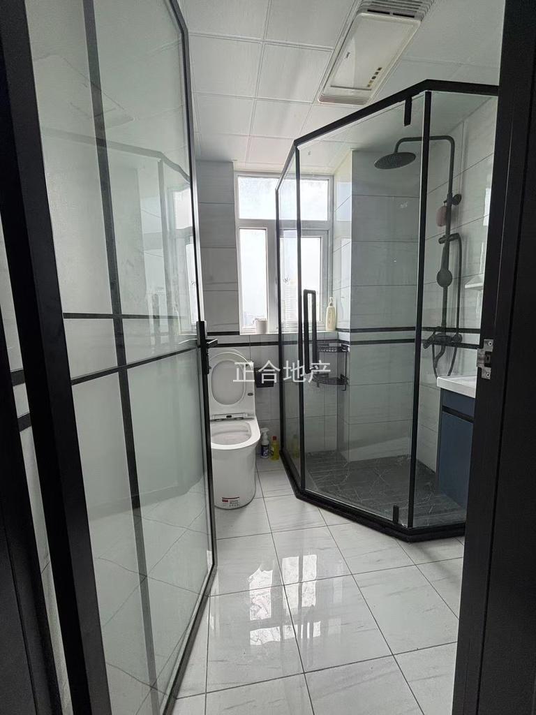 降价了，沔街头上，润泽天下，9.9成新，精装3房2卫，拎包即住。满二，好楼层